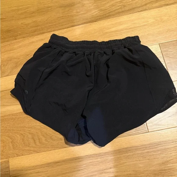 Lululemon Hotty Hot LR Short 4" BLK - Picture 2 of 3